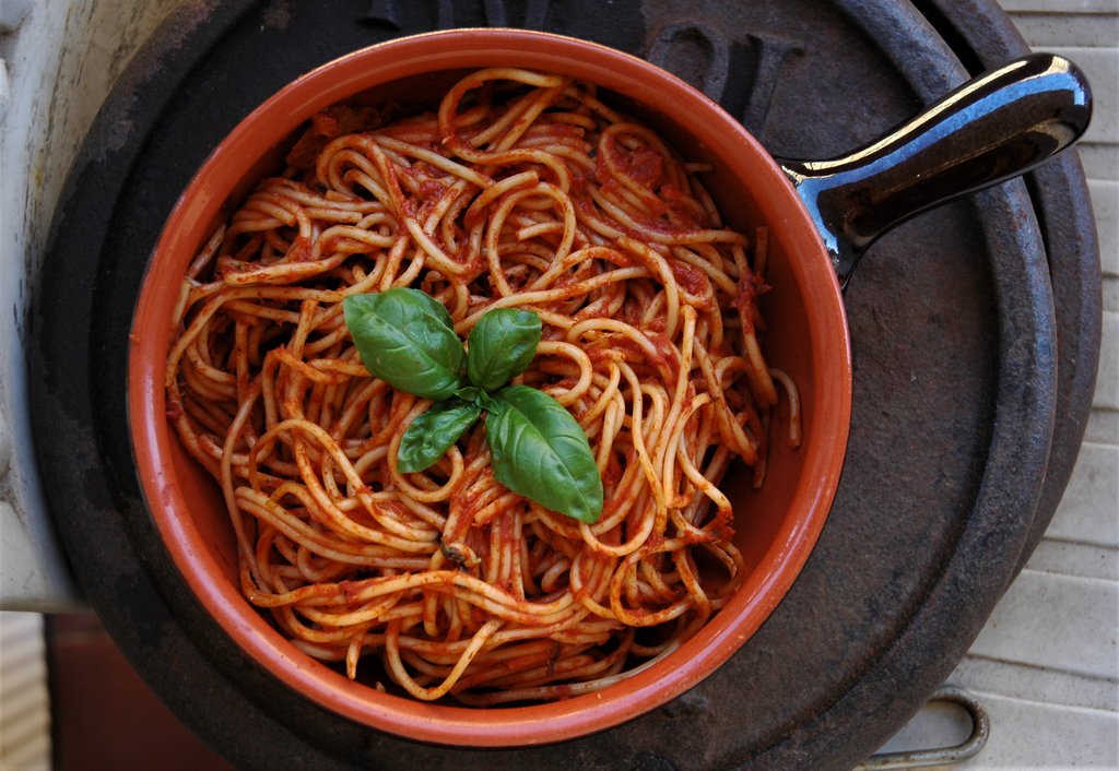 Как неаполитанцы готовят яичницу со спагетти