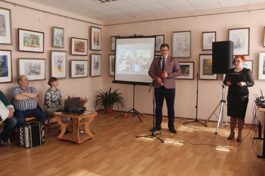 Унечская детская художественная школа имени Ю.И.Саханова отметила юбилей.