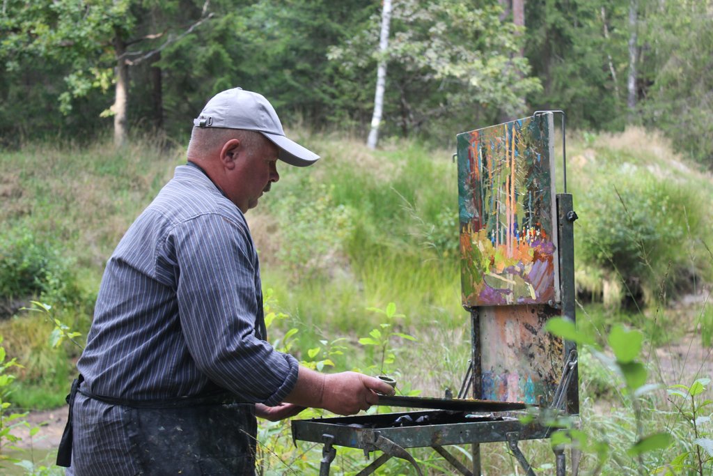 В Унече начал работу XX-й Международный пленэр художников.