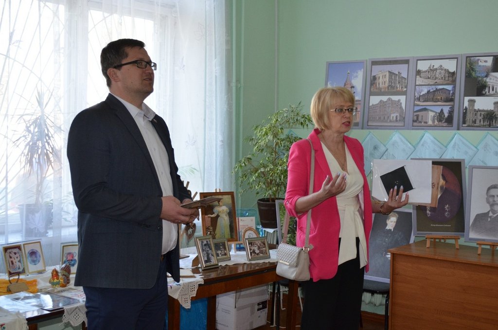 В день мецената и благотворителя 13 апреля в Унече открылись две выставки