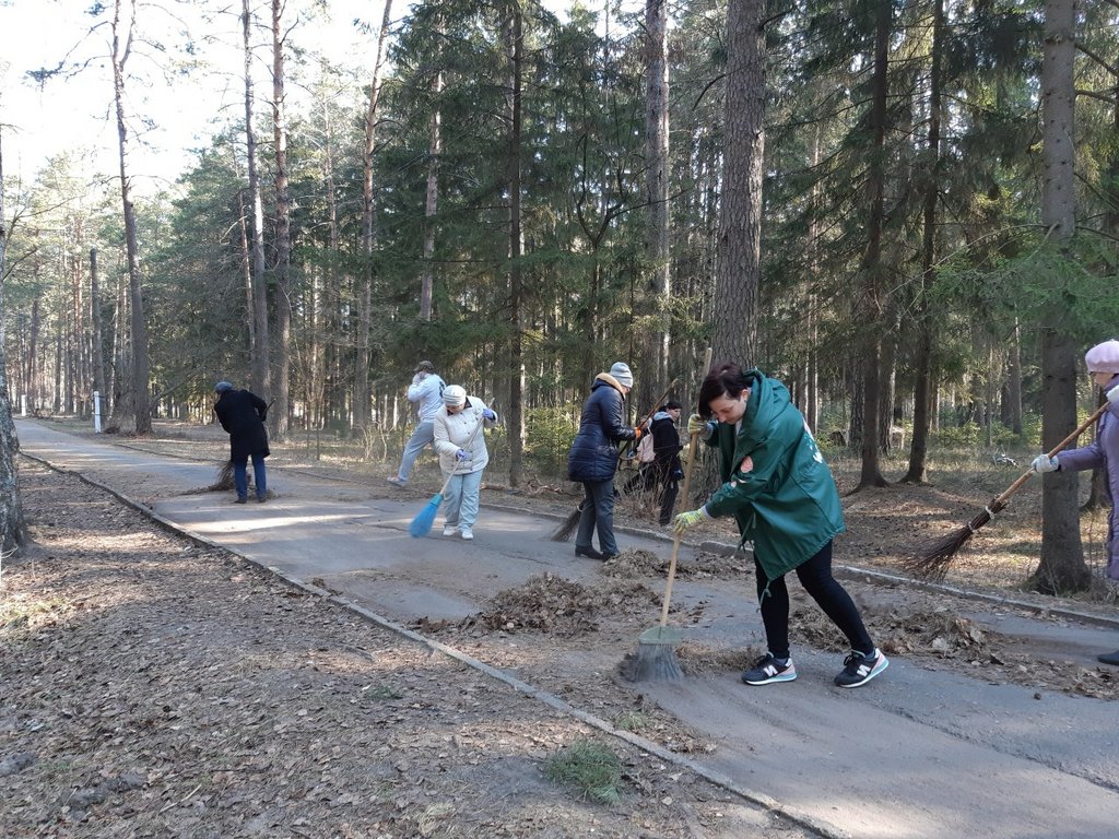 Учреждения культуры Унечского района приняли активное участие в первом весеннем субботнике «Зеленая весна»